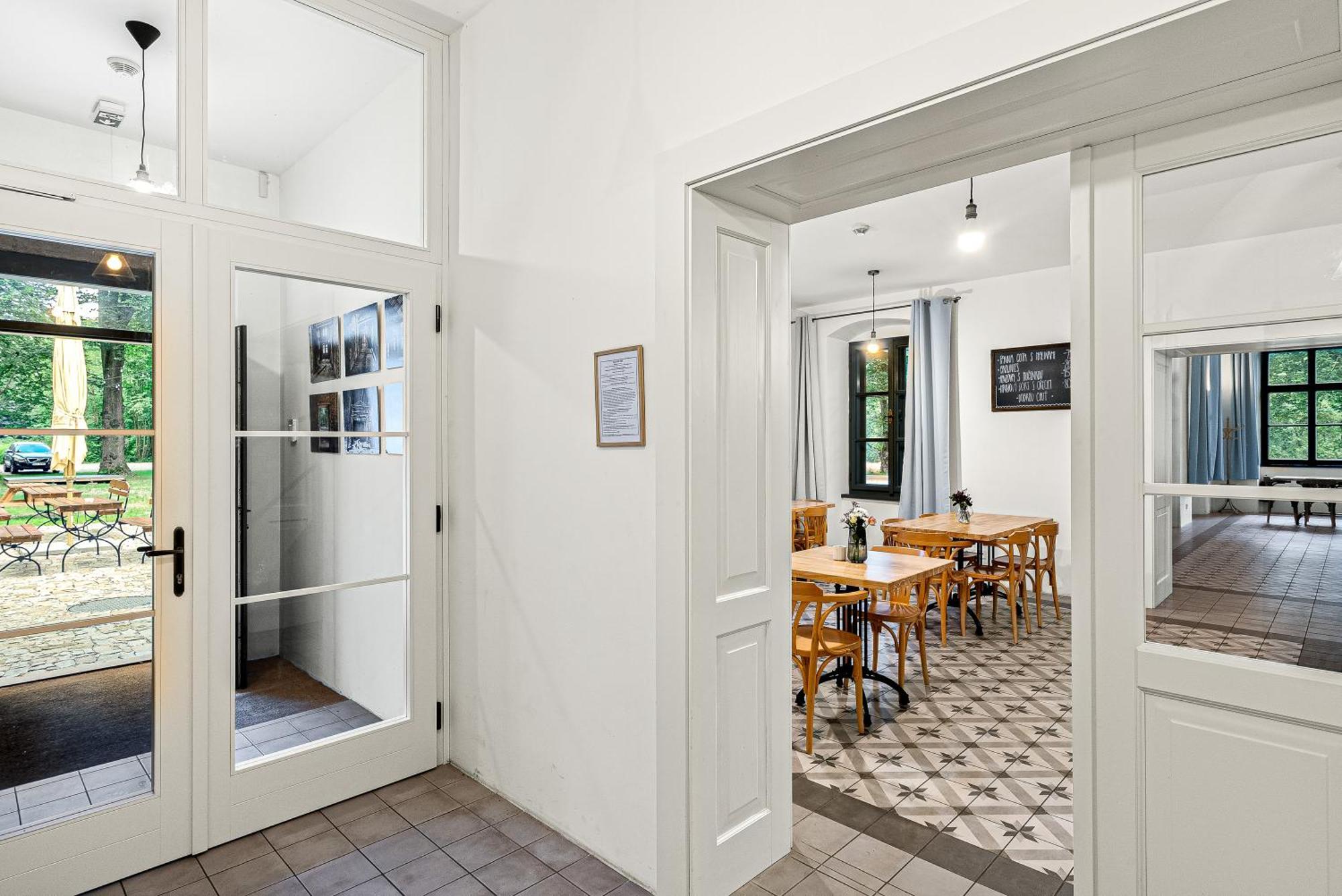 מלון ז'ינדריצ'וב הרדק Vyletni Restaurace Rudolfov מראה חיצוני תמונה